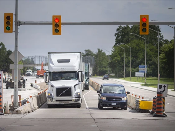 Read more about the article University team to install cutting-edge technology on Huron Church to improve traffic safety near bridge