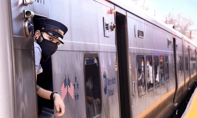 Metro-North Railroad receives the APTA’s Commuter Rail Safety Award